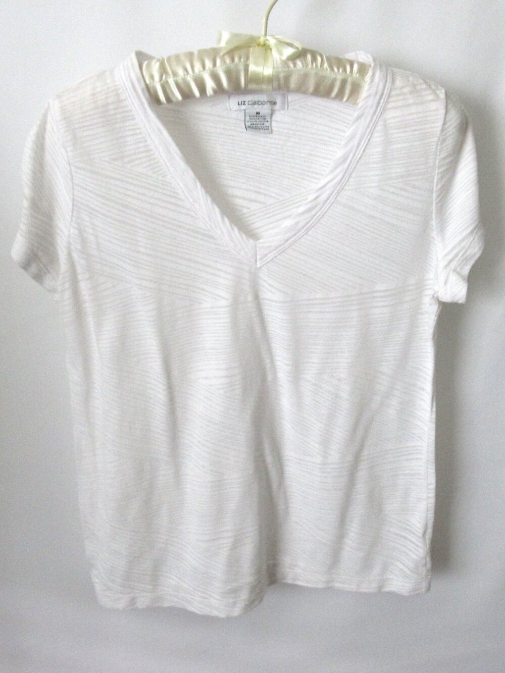 Liz Claiborne white semi-sheer V-neck short sleeve tee *Sz M*